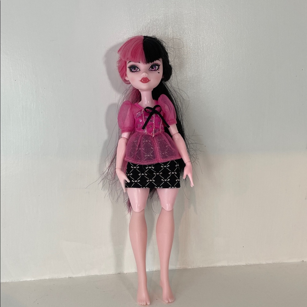 Monster High Draculaura doll from the 2022 "Day Out" line